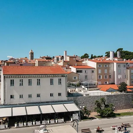 International Ξενοδοχείο