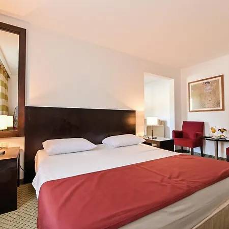 International 3* Rab Town