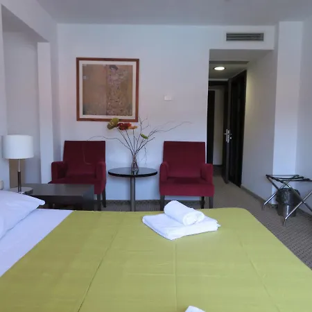 International Hotel 3*