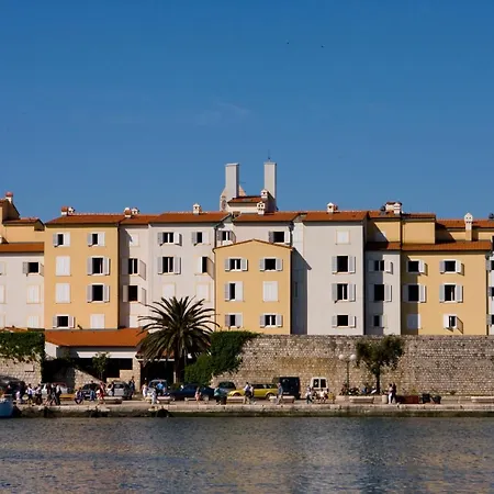 Hotell International Rab Town