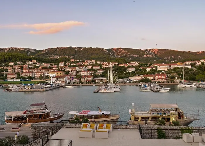 International Ξενοδοχείο