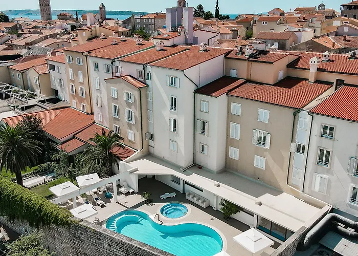 International 3* Rab Town